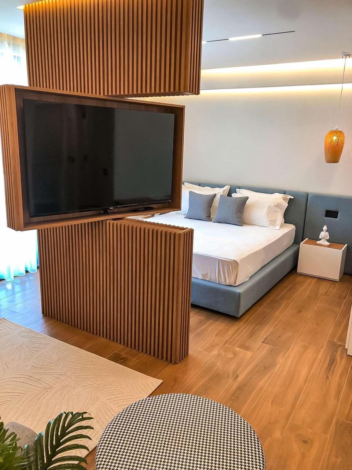 Hotel Teuta Ulcinj Bagian luar foto