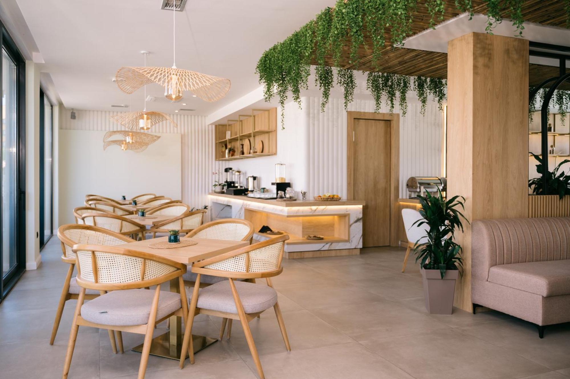 Hotel Teuta Ulcinj Bagian luar foto