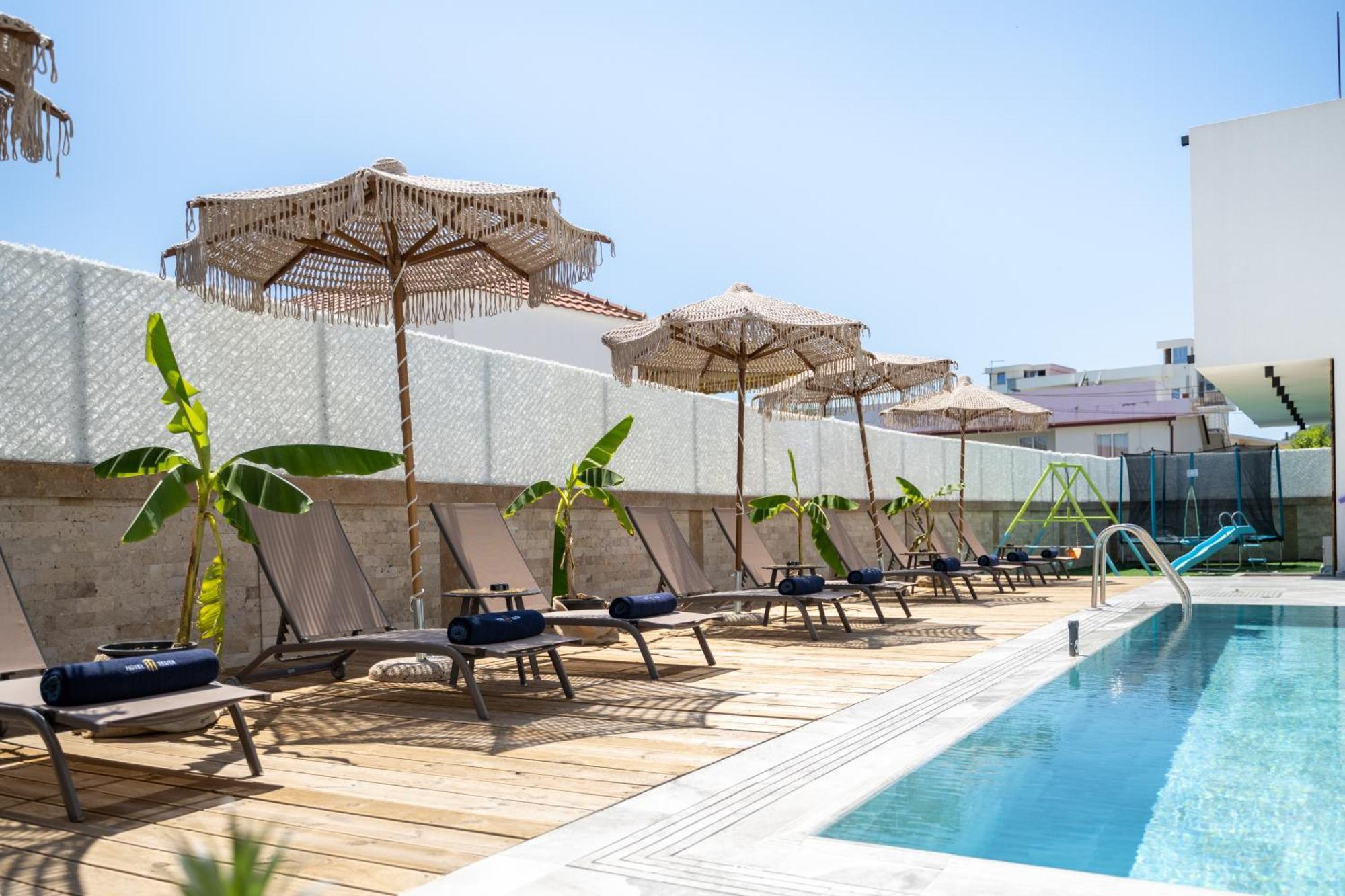 Hotel Teuta Ulcinj Bagian luar foto
