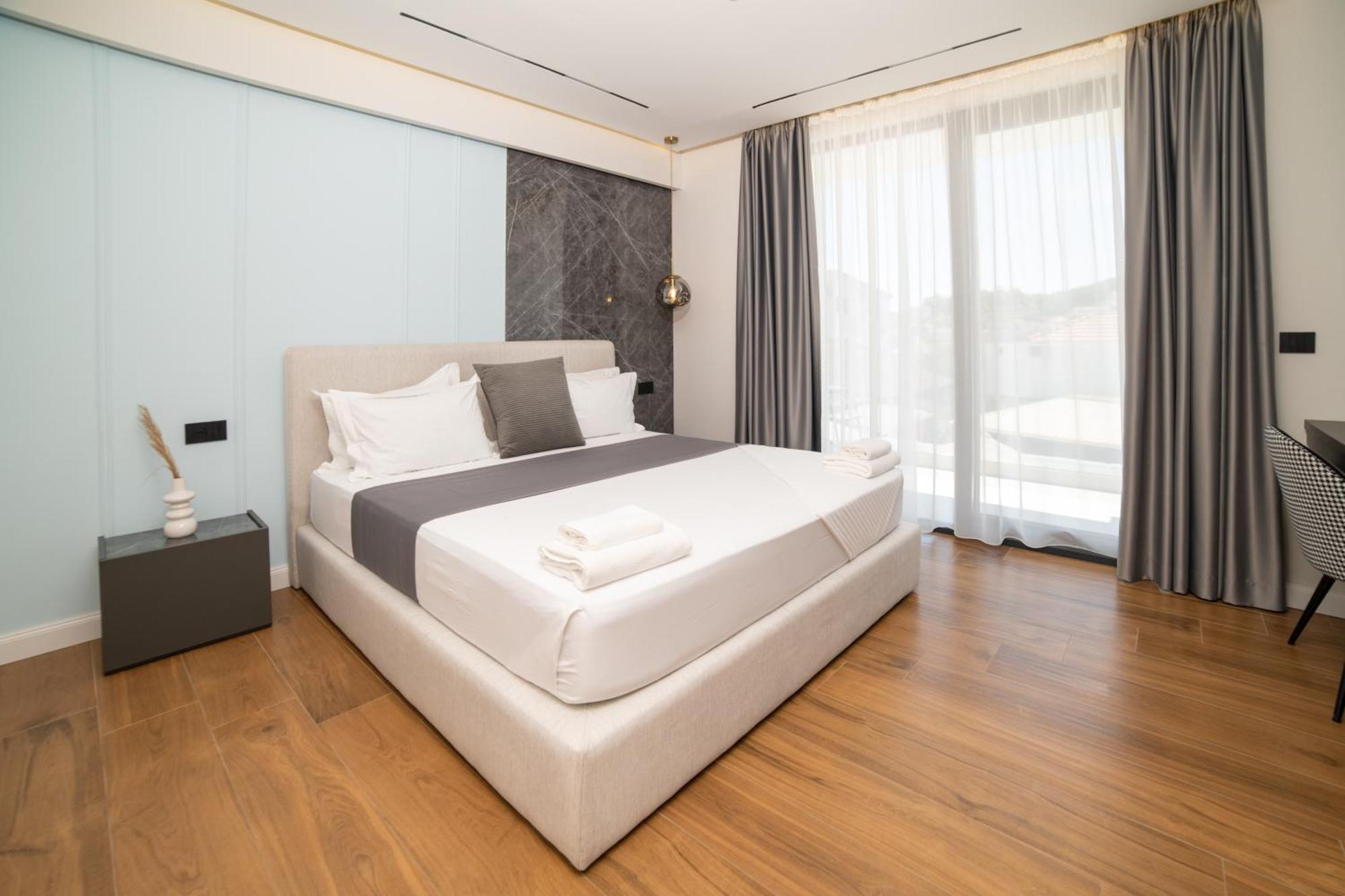 Hotel Teuta Ulcinj Bagian luar foto